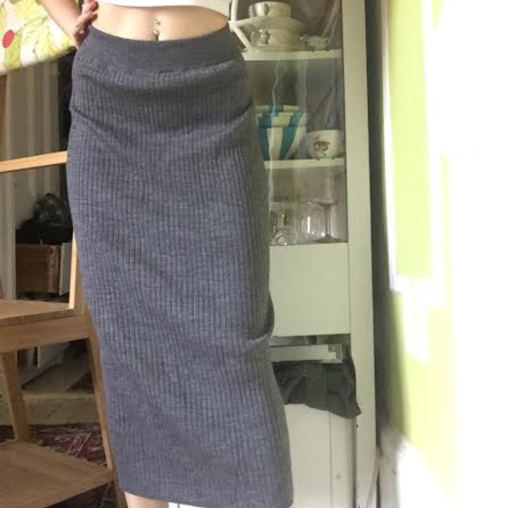 UNIQLO GRAY RIBBED MIDI SKIRT